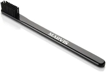 Marvis Toothbrush средней жесткости (черный)