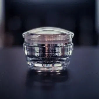 Mon Platin Крем для век Для кожи вокруг глаз и шеи на основе черной икры (50 мл)
