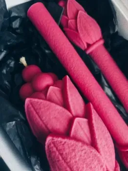 COLIBRICANDLES и формовой свечи «Цветок» из пчелиного воска в брендовой коробке