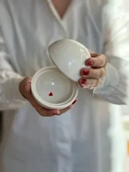Ceramicmay Шкатулка-шар с сердцем